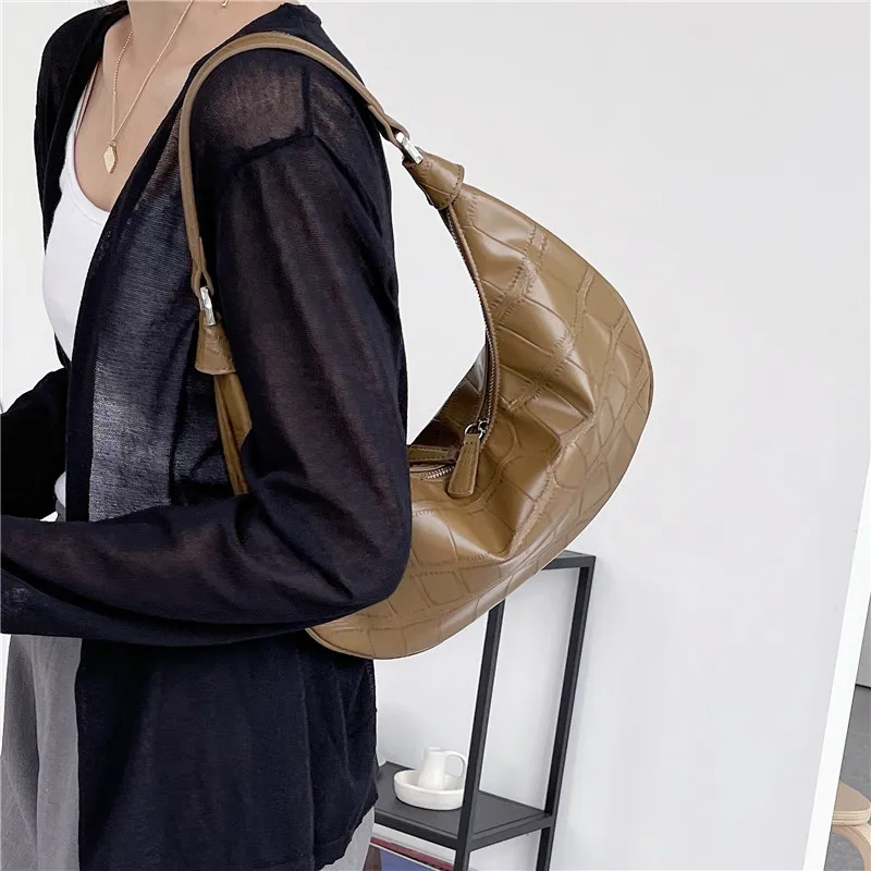 

Hobo Bag Women 2021 New Fashion Semicircle Chain Bag Shoulder Messenger Bag Lady Crescent Underarm Bag Tide Half Moon Bag