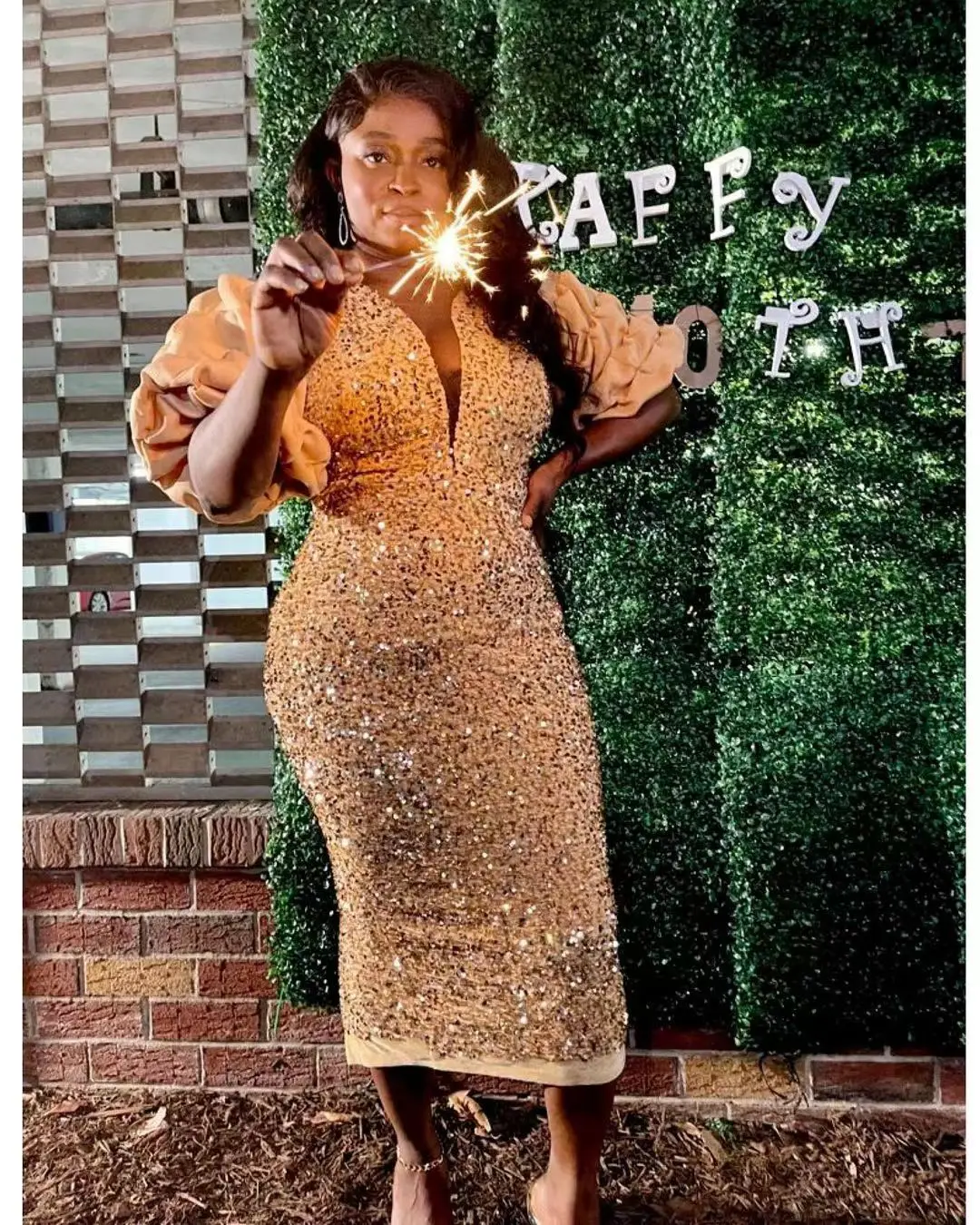 

Luxury Pageant Sequins Dress Women Summer Boho Puff Sleeve Deep V Neck Sheath Midi Dresses Elegant Holiday Party Night Clubwear
