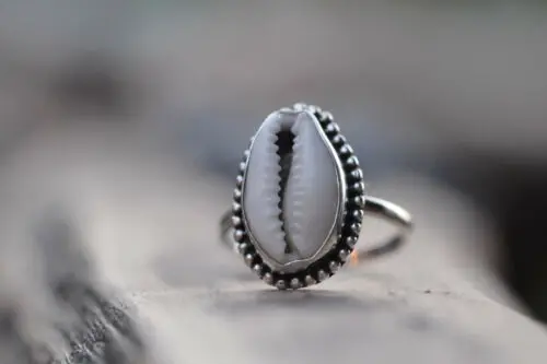 Женское богемное серебряное кольцо в виде ракушки простое на палец средней