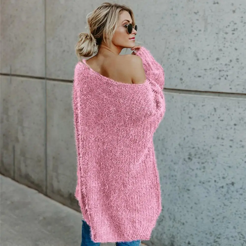 Женский свитер с косым воротником и открытыми плечами осенне-зимний вязаный