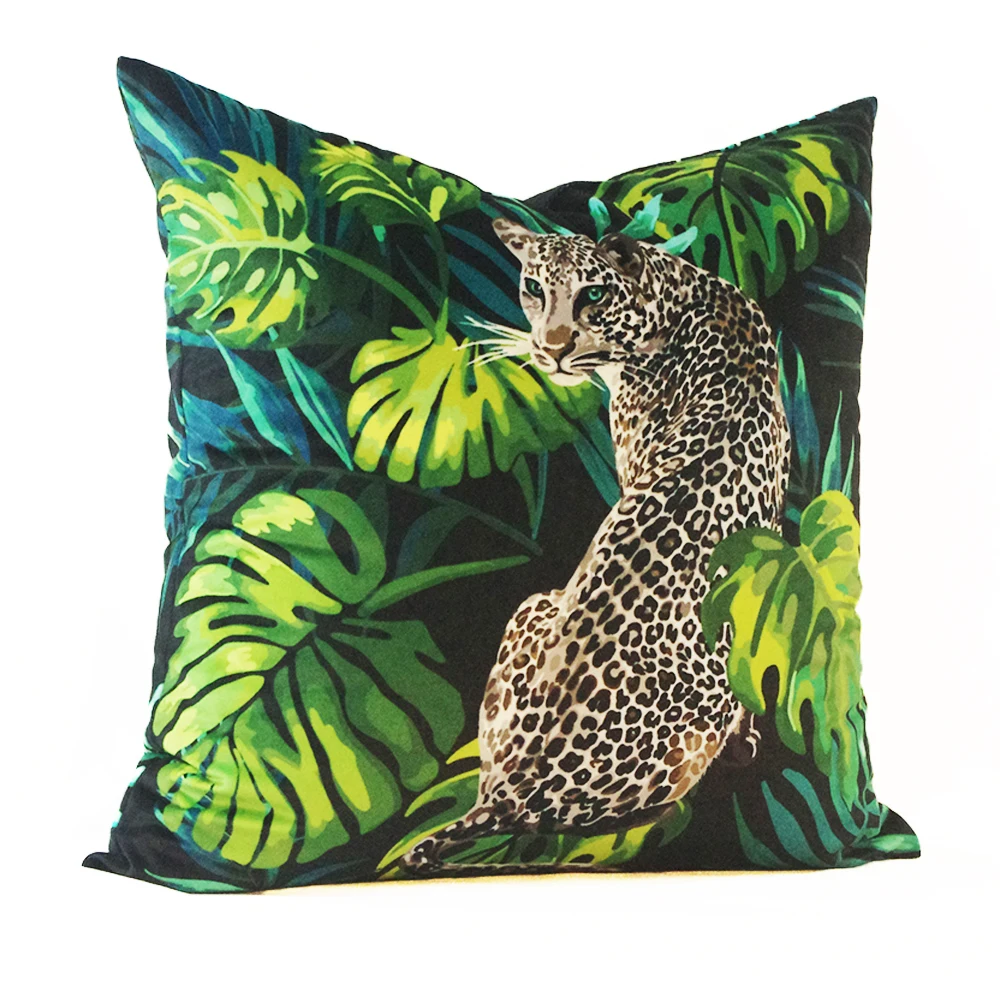 Чехол для подушки ESSIE HOME с тропическим животным принтом снежного леопарда и