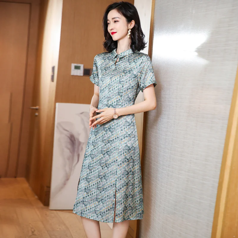 

Женское шелковое платье-поло средней длины, с цветочным принтом