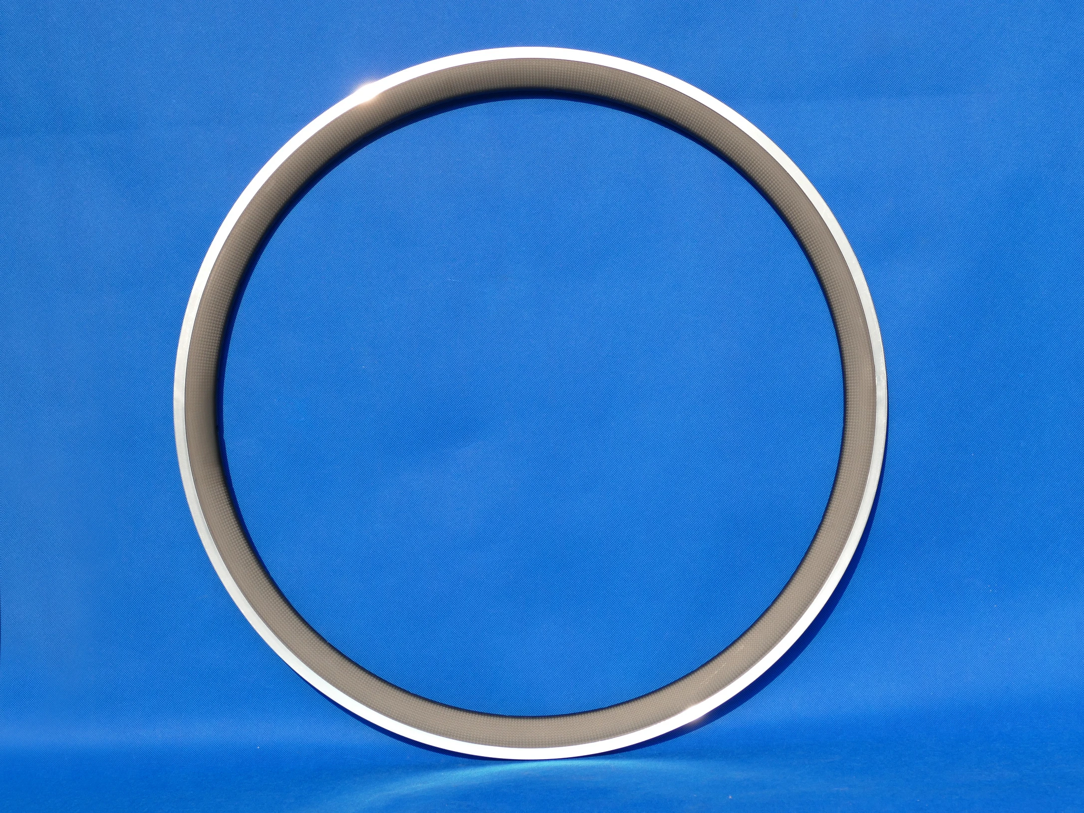 В том числе 1 пара обода полностью карбоновые шоссейные колеса для велосипеда