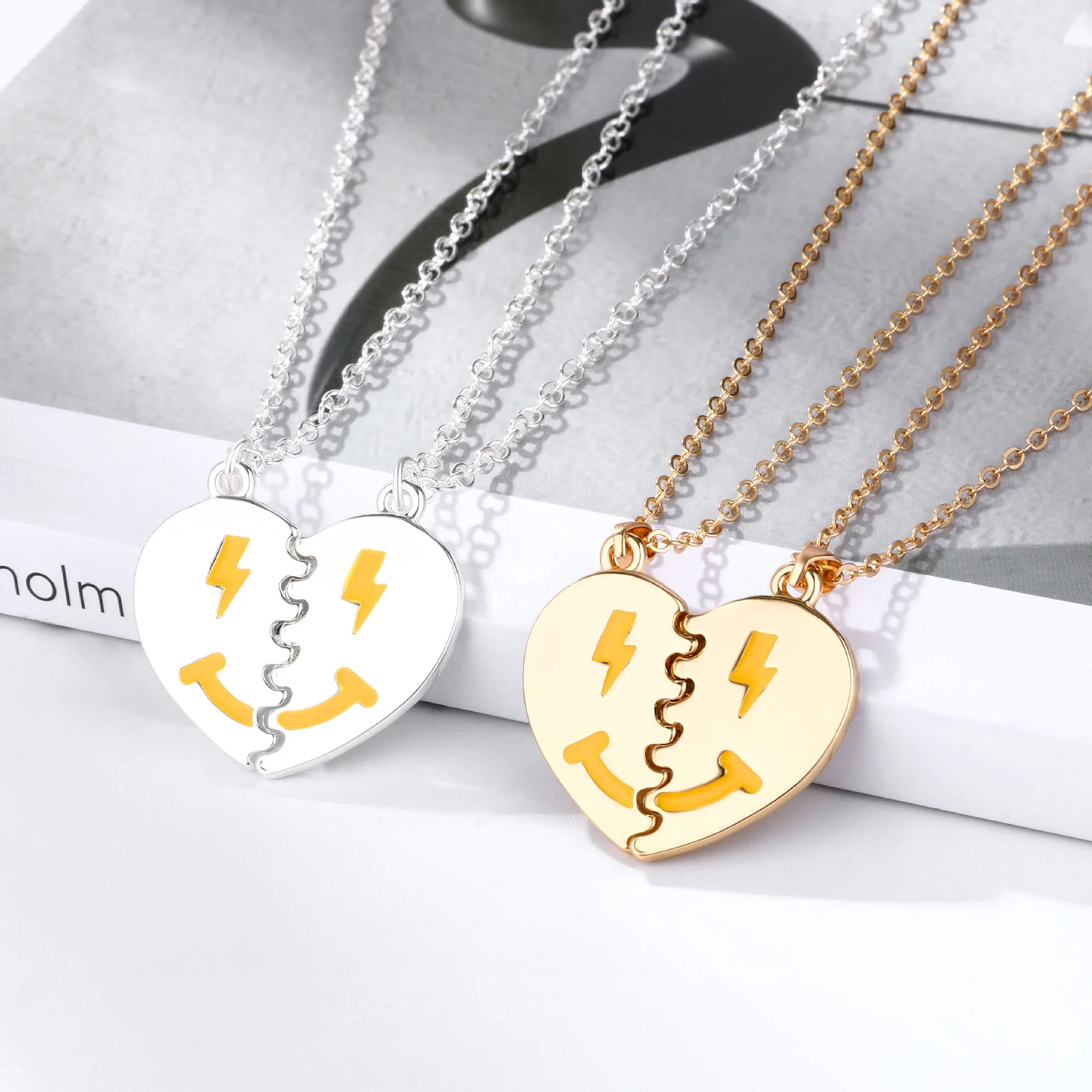 

1Pair Magnetic Couple Heart-shaped Stitching Pendant Necklace for Men Women Jewelry Wedding Lovers Good Friend Best Necklace