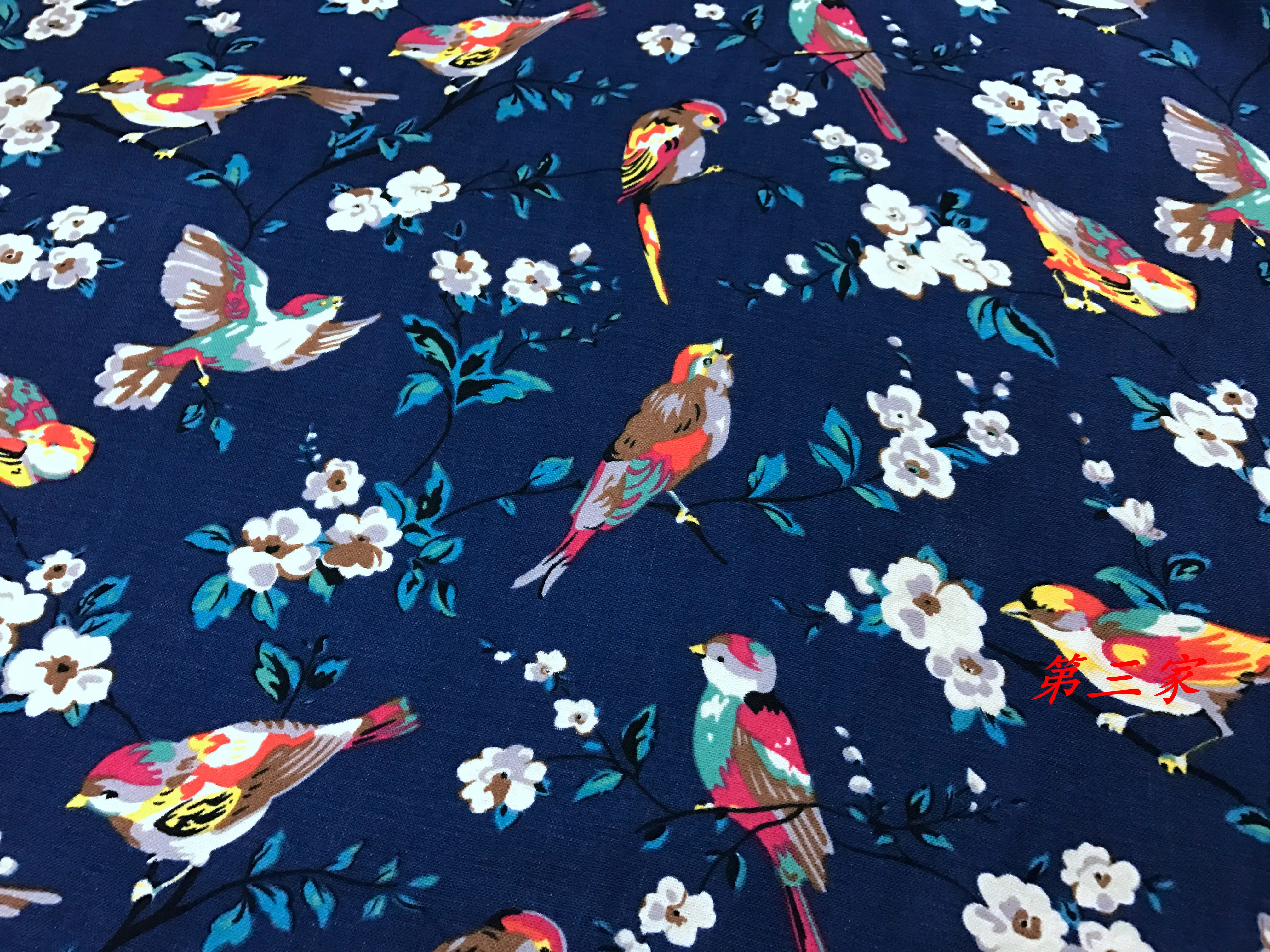 Бесплатная доставка 100% хлопок холст ткань принт темно-синий фон