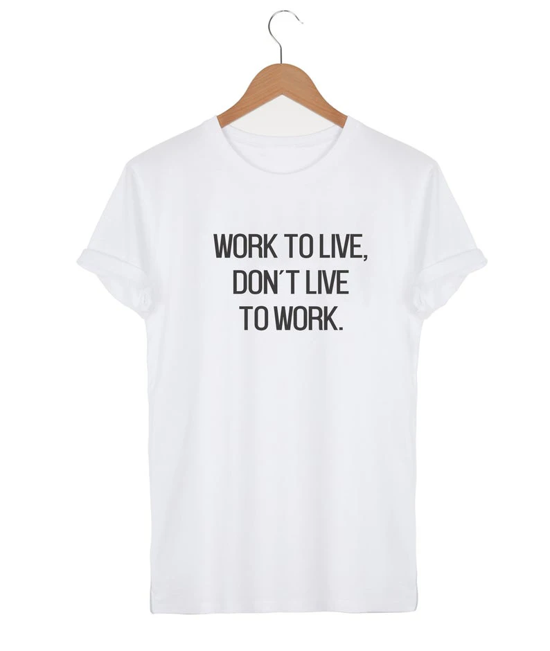 

Женская хлопковая футболка с коротким рукавом, круглым вырезом и принтом надписи «work to live»