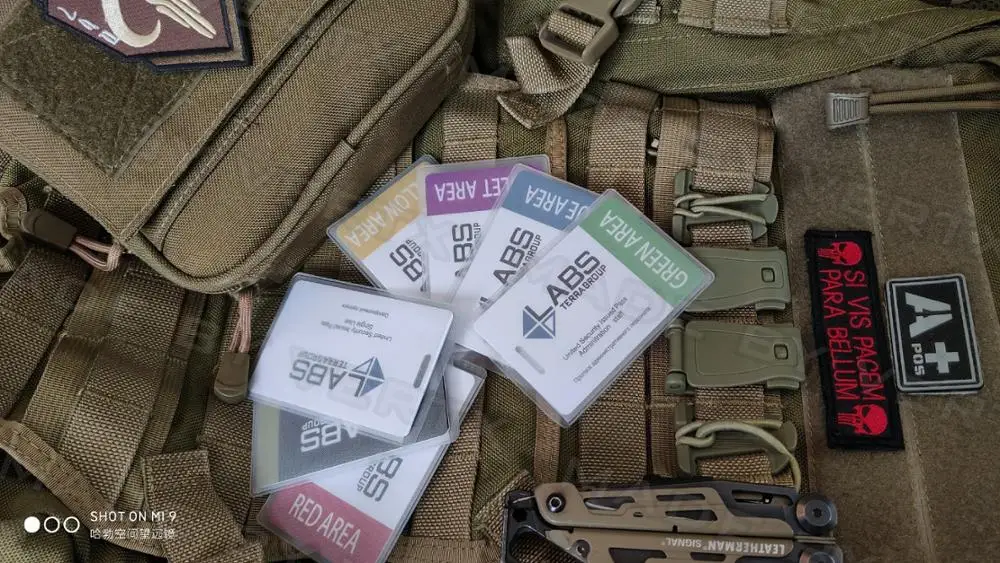 Карта доступа для ключей TerraGroup Labs Escape от tarov красная синяя желтая фиолетовая