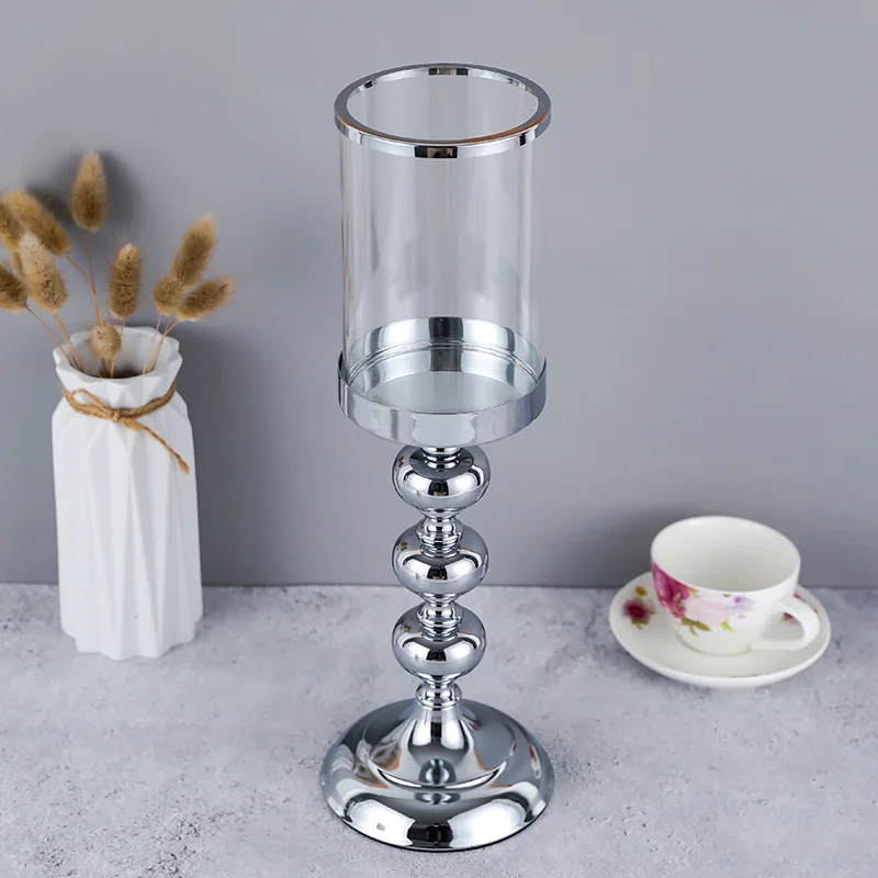 С украшением в виде кристаллов подсвечник для свечи столба используется свадьбы