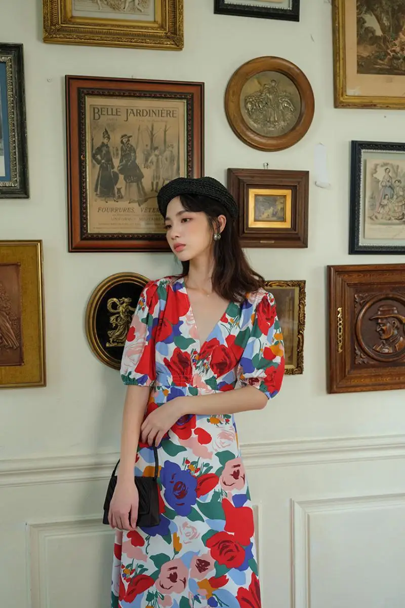 

Fashionable Female Fit French Retro V-Neck Floral Dress with Summer Waist and Thin Temperament Puff Sleeve Dress