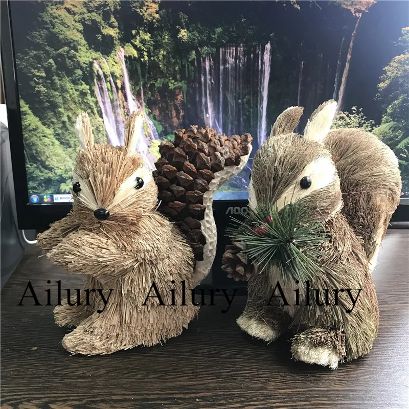 

High-20cm Broad-tailed Squirrel. Mori Straw Animal Christmas Pinecone Pine Tower Decoration Storefront Wedding Window Decor