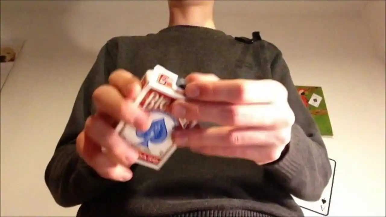 

Topper by Tom Elderfield - Magic Tricks