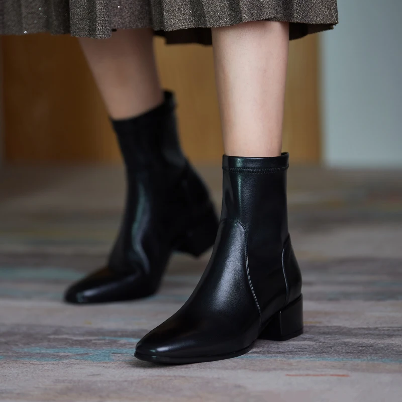 

Осень-зима 2021, ботильоны из воловьей кожи с круглым носком на низком толстом каблуке