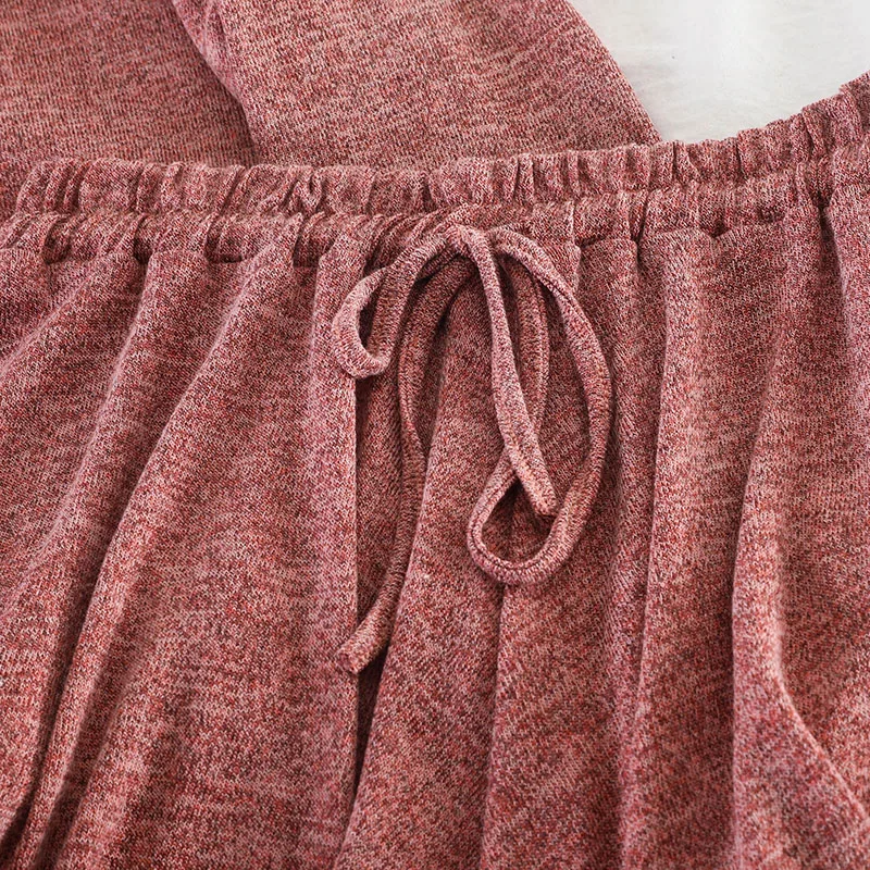 Женский комплект из двух предметов пуловер с капюшоном и эластичная юбка сезон