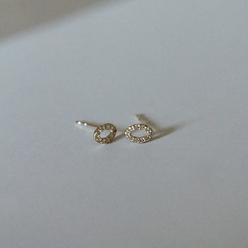 

Morivovog 925 Sterling Silver Full Zircon Oval Small Stud Earrings for Women 14K Gold Shine Chic Luxury Earrings Simple Jewelry