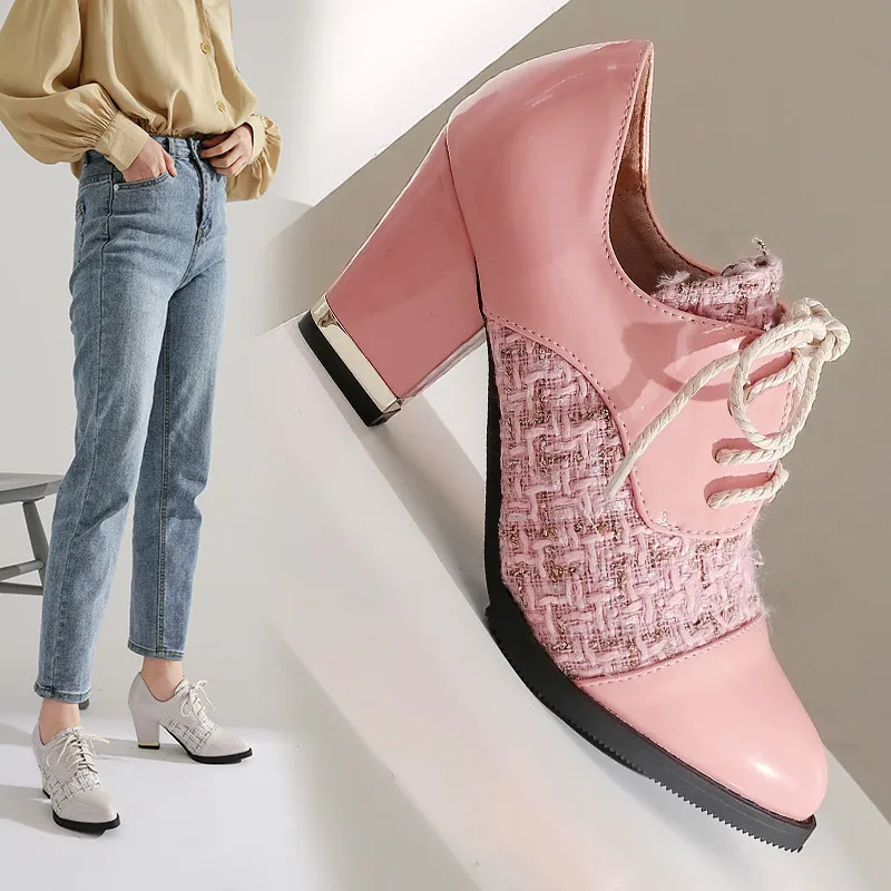 

YMECHIC/Коллекция 2020 года; сезон весна-осень; женская обувь на шнуровке; туфли-лодочки из искусственной лакированной кожи с переплетением на квадратном каблуке; цвет розовый, красный, черный; женская обувь; размер 42