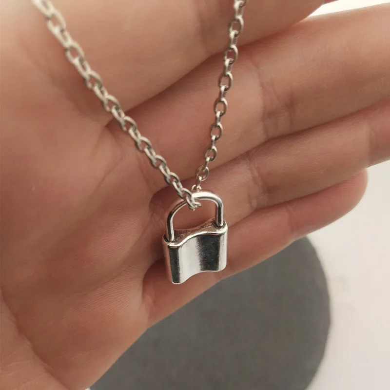 Чокеры с маленьким замком для женщин простые ожерелья-подвески висячим изящные
