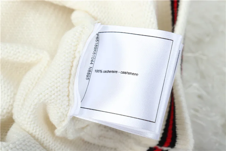 

Cashmere Sweaters Round Neck and Slim Trim