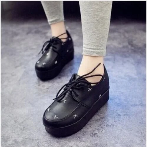 Новые модные британские готические панковские туфли на плоской подошве Лидер