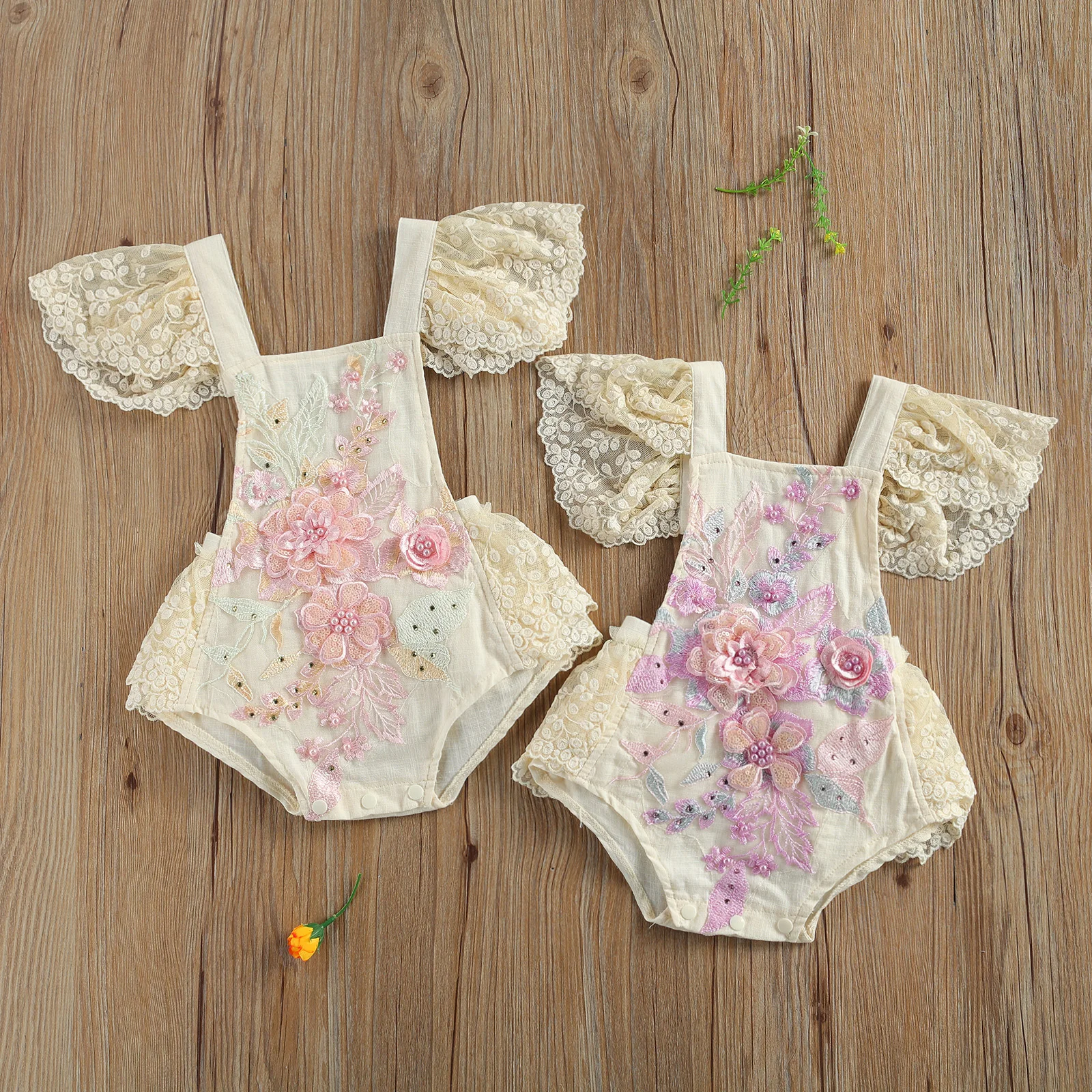 

2021 New Newborn Crochet Lace Flower Bodysuit Toddler Loose Ruffle Fly Sleeve Square Collar Tie-up Playsuit