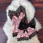 Пижама женская кружевная с V-образным вырезом, шорты с бантиком