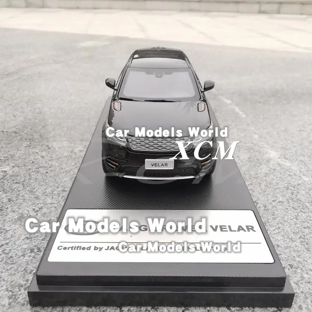 Литая под давлением модель автомобиля для LCD моделей Velar 1:43 (черный) + маленький