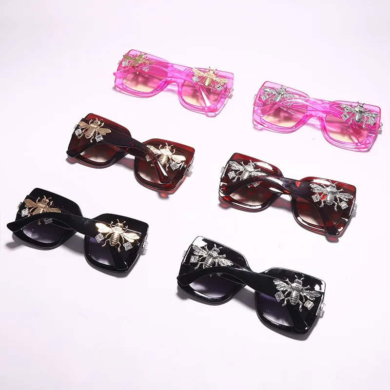 

2021 New Square Super Large Frame Bee Sunglasses Women's Luxury Brand Designer Classic Gradient Tea Color Eyeglasses Eyewear