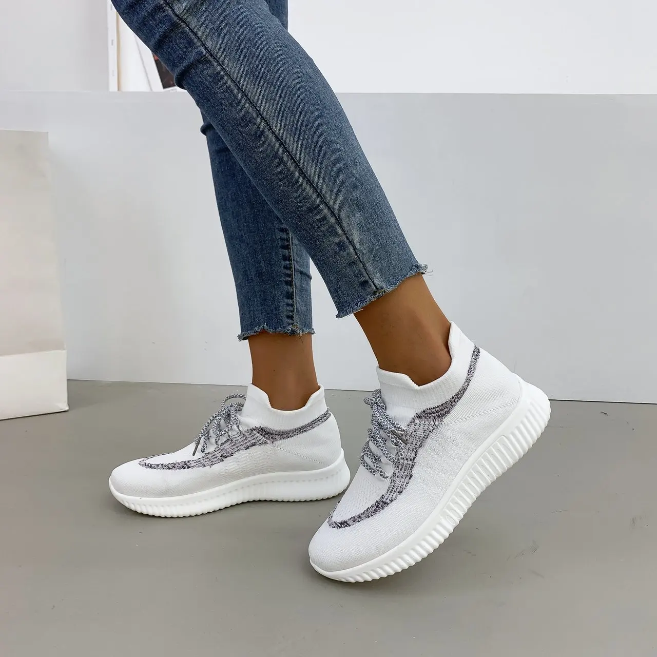 

Women Shoes Female 2021 Spring New Mesh Breathable Casual Sneakers Mesh Flats Students Vulcanize Shoes Go Out Light Shoes