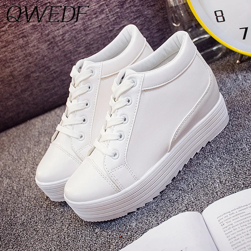 Кроссовки женские на платформе и высоком каблуке кожаные белые модные теннисные