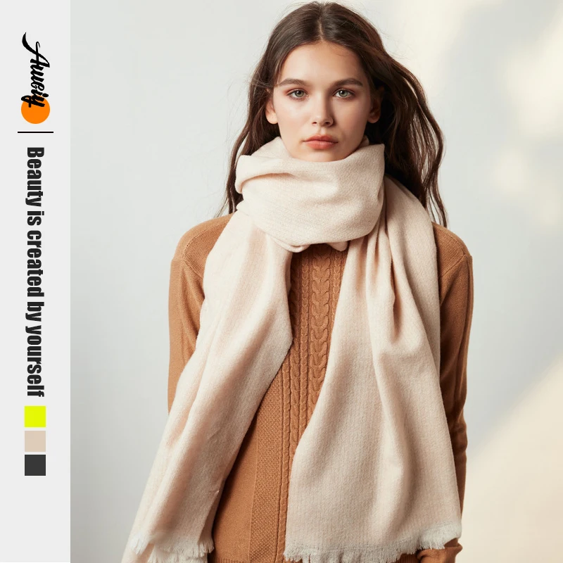 Новая женская шаль в горизонтальную полоску с лицевой и задней стороны может