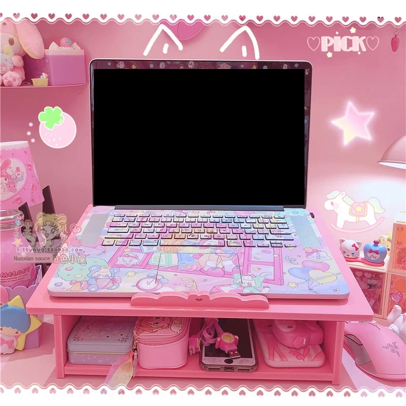 розовый деревянный стол для