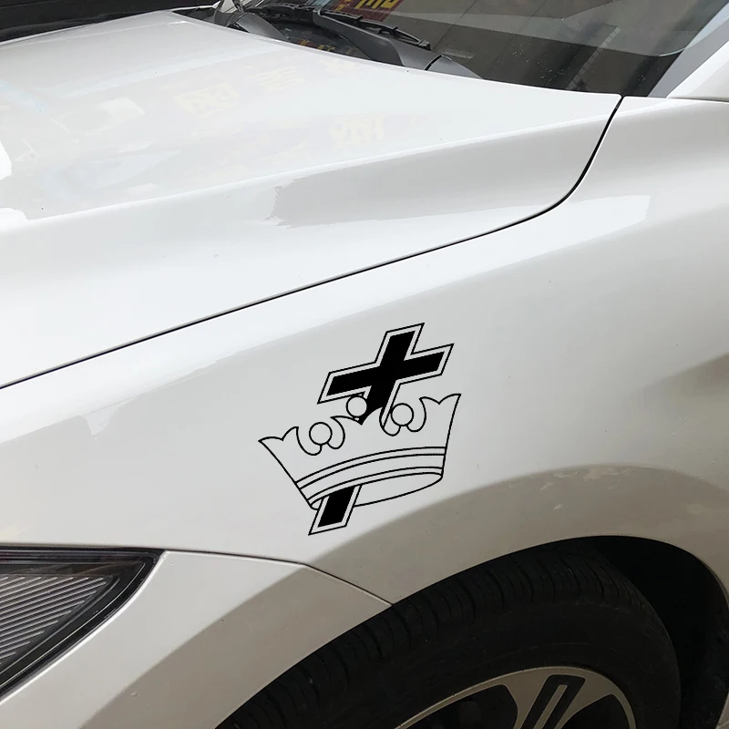 

YJZT 17.4X14.8CM Cross & Crown Personality Window Vinyl Decal Car Sticker Decoration C25-1219