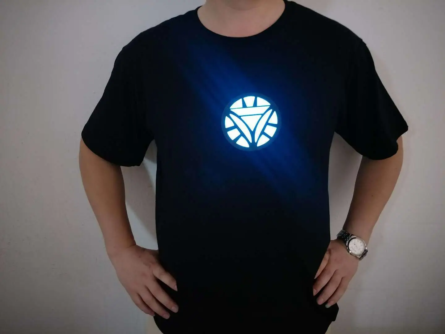 Светодиодная светящаяся футболка высокого качества с активацией звуком