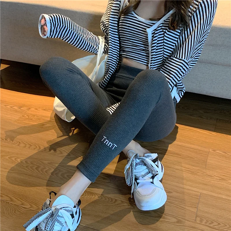 

Весенне-серое нижнее белье леггинсы Женская верхняя одежда весна-осень 2021 новые спортивные тонкие черные облегающие штаны с высокой талией