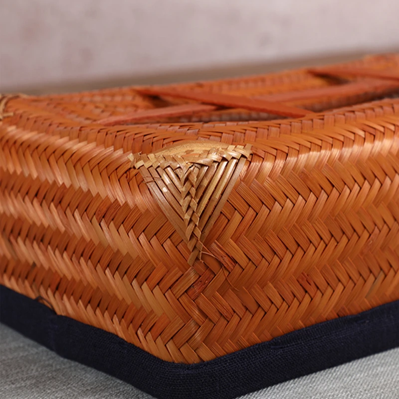 Хранение набора чая: коробка изготовленная из легкого коричневого прямоугольного бамбука в китайском стиле для простого хранения конфет, фруктов и закусок домашнего использования.