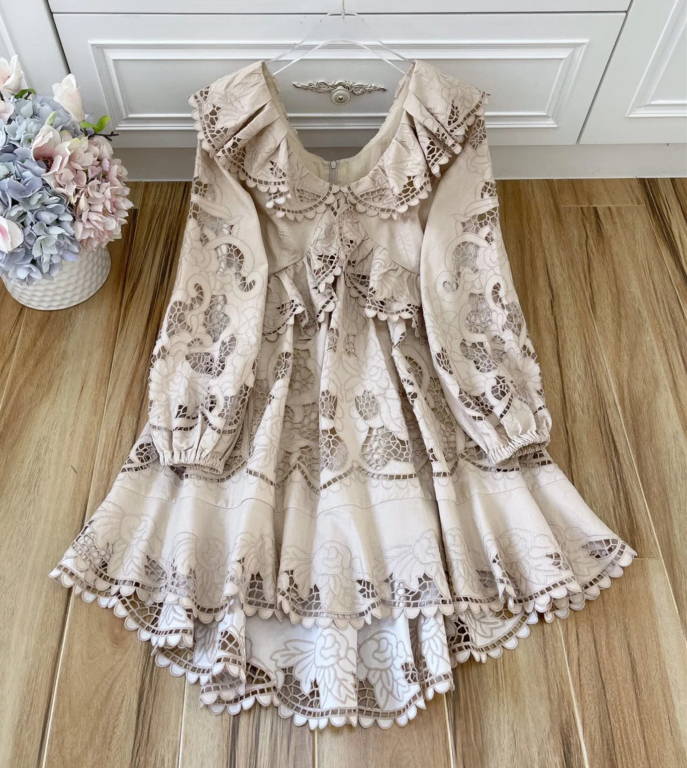 

Платье женское с V-образным вырезом, длинным рукавом-фонариком и вышивкой