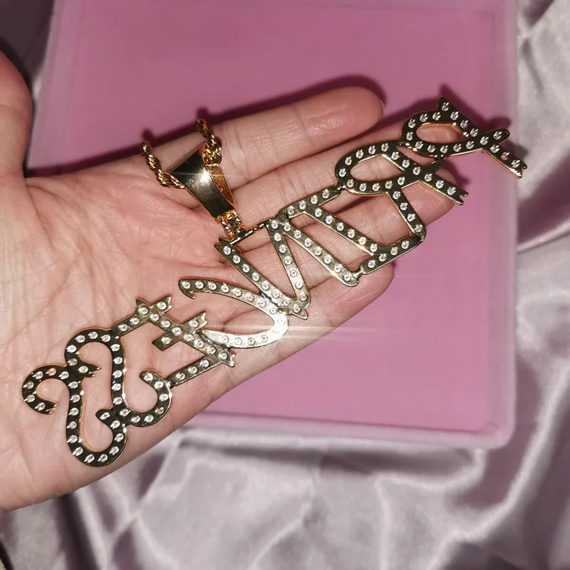 Великолепное ожерелье с большим шрифтом и именем на заказ острый кулон