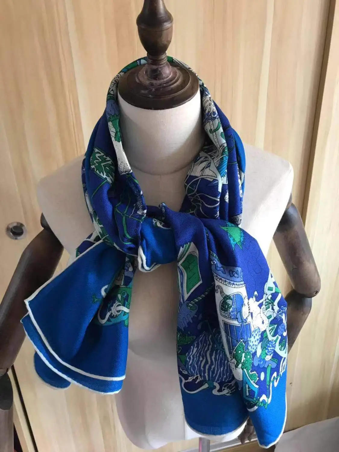 

2020 new arrival autumn spring classic design 140*140 cm colorful scarf 65% cashmere 35% silk scarf wrap for women lady girl