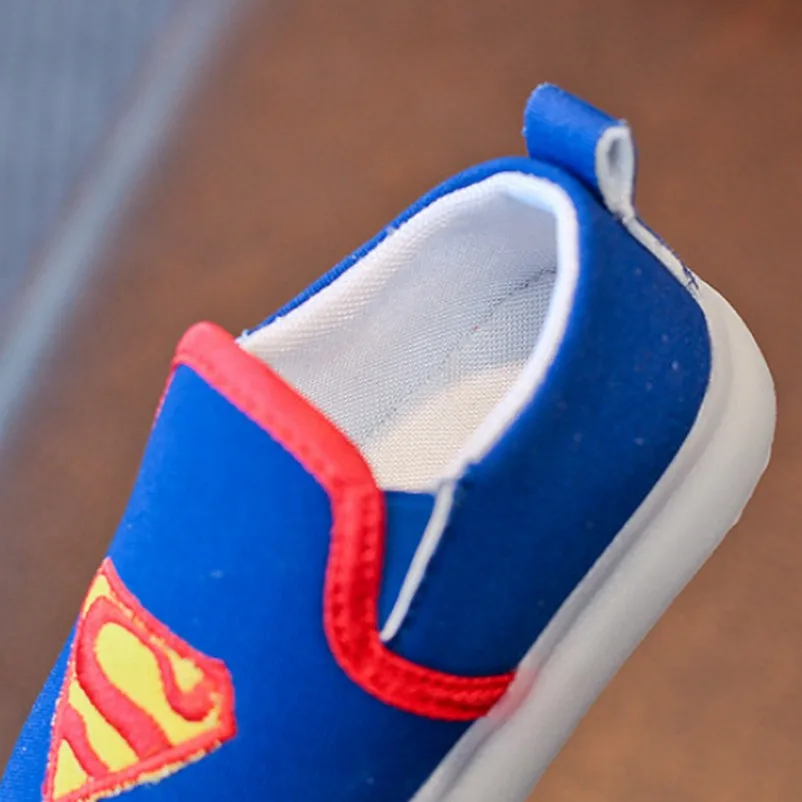 Детская обувь с подсветкой Superman Spiderman Batman; модная обувь для девочек и мальчиков; мягкие кроссовки для малышей; Лоферы без застежки на плоской подошве