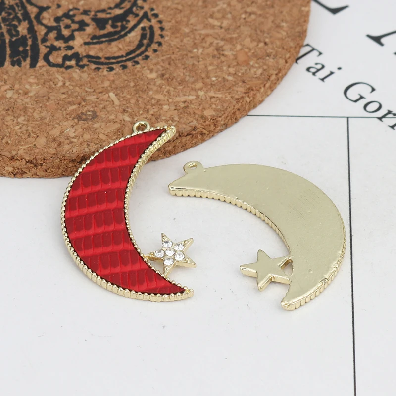 

5 PCs Half Moon Shape Pendants Gold Color Dark Green Crocodile Pendant Necklaces Personalized Jewelry Party Gifts 3.9cm x 2.3cm