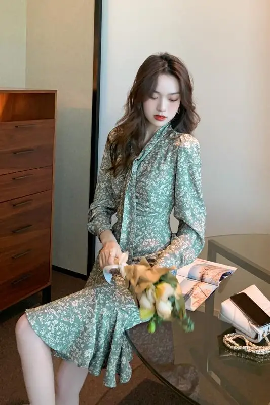 

COIGARSAM Floral Print Women dress Spring High Waist V-Neck Dresses Green 1508