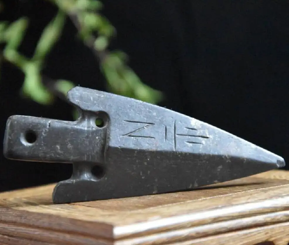 

Хуншань культура архаизмы черный железный метеорит скульптура стрелка статуя