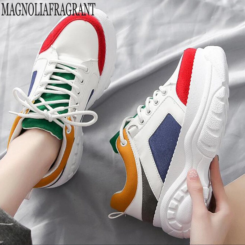 Модная женская обувь Сезон весна Новинка Маленькие белые туфли Женская цветная