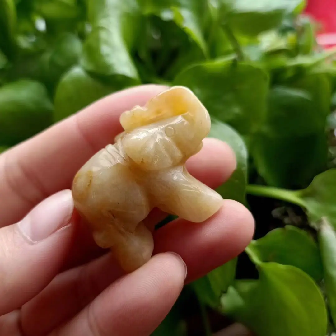 

MOKAGY Natural Carved Jade Animals Topaz Crystal Elephant Gifts 2Inch 1pc