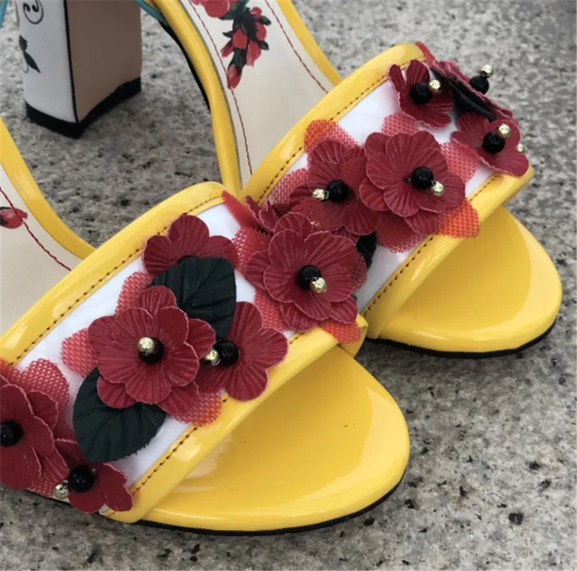 Сандалии женские из лакированной кожи с цветами и кристаллами|Боссоножки