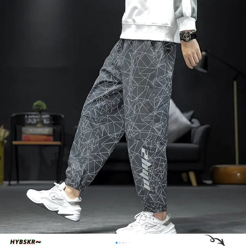

Hip Hop Reflective Men Joggers Pants 2020 Streetwear Men Casual Harem Pants Streetwear Man Loose Cargo Pants Plus Size