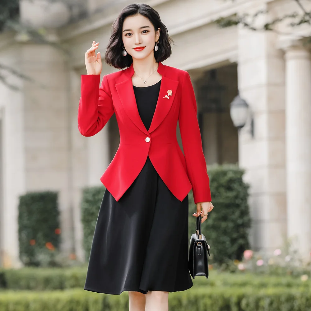 Женский костюм из 2 предметов белый пиджак и платье до колен для работы весна 2020 |