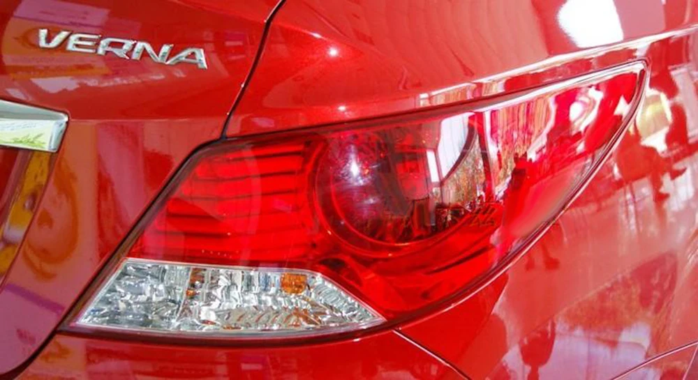Для hyundai Verna/Solaris 2010 2011 2012 2013 комплект для освещения автомобиля задний фонарь сигнала поворота фонарь стоп-сигнала Предупреждение переднего бампера