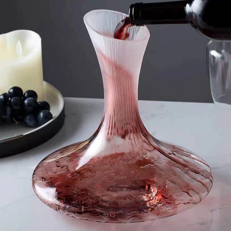 

Crystal Glass Hand-cut Collectible Decanter for Wine and Wine Dispenser