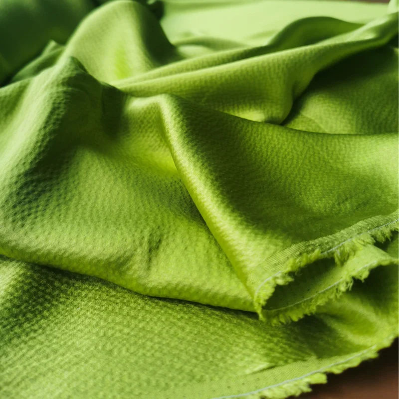 

Новинка осенняя Зеленая желтая шелковая жемчужная атласная ткань 1 метр 100% тутового шелкопряда Ширина 16 мм 110 см свежий