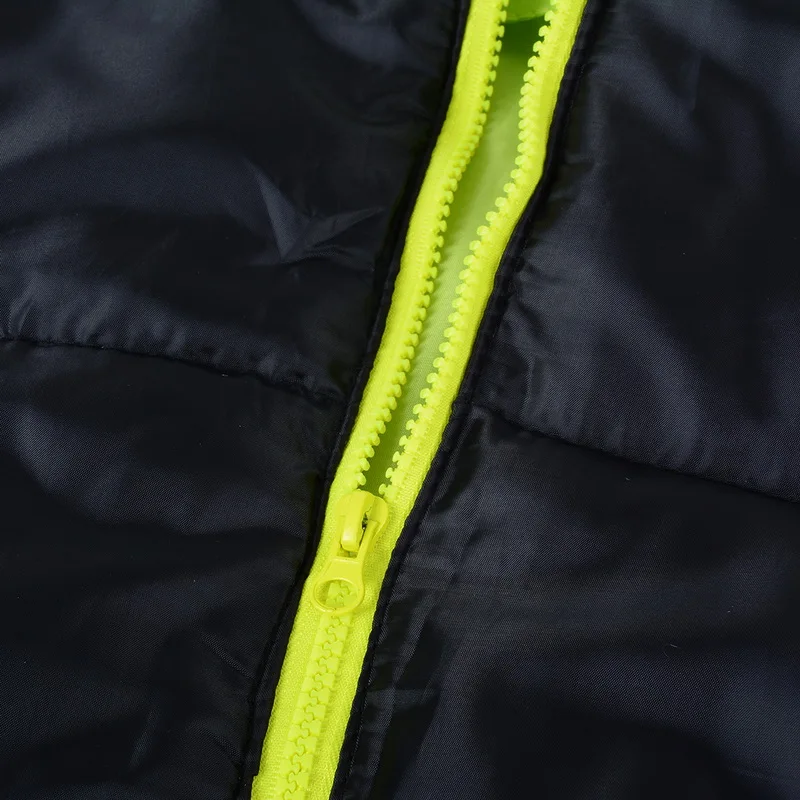 Мужская зимняя куртка на молнии с капюшоном приталенная хлопковой подкладкой